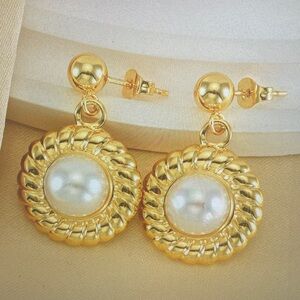 Elegant Gold and Pearl Earrings